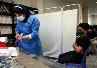 تزریق دُز سوم واکسن کرونا به افراد بالای ۱۸ سال خوزستان از ۳۰ آذر آغاز می شود