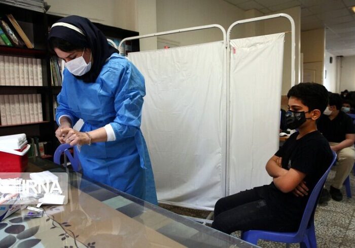 تزریق دُز سوم واکسن کرونا به افراد بالای ۱۸ سال خوزستان از ۳۰ آذر آغاز می شود